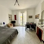242 Cannes La Croisette - Studio Au Calme Cote Jardin