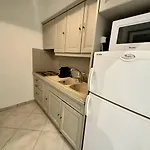 242 Cannes La Croisette - Studio Au Calme Cote Jardin